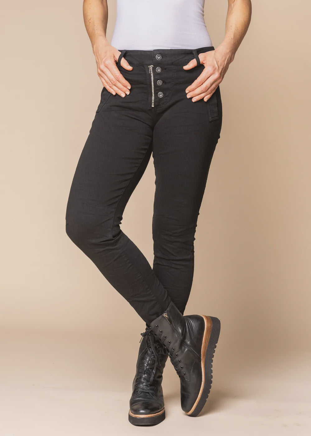 Nessie Pants in Black - Global Free Style