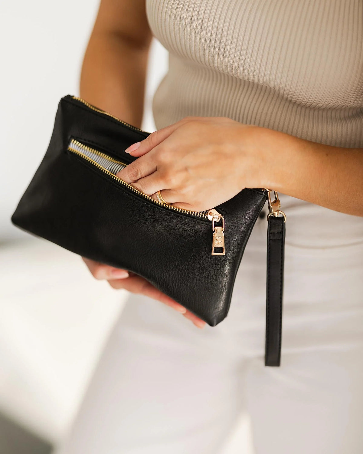 Mimi Clutch Black Bags and Purses Louenhide