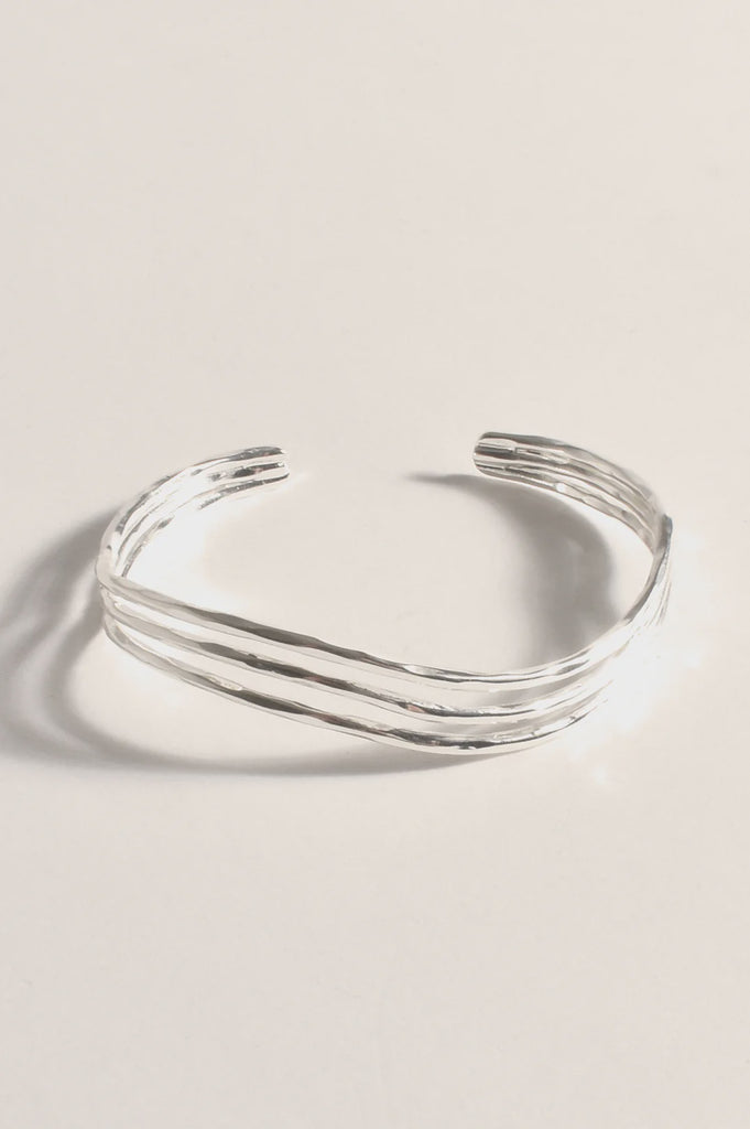 Wave Lines Metal Bangle Silver - Global Free Style