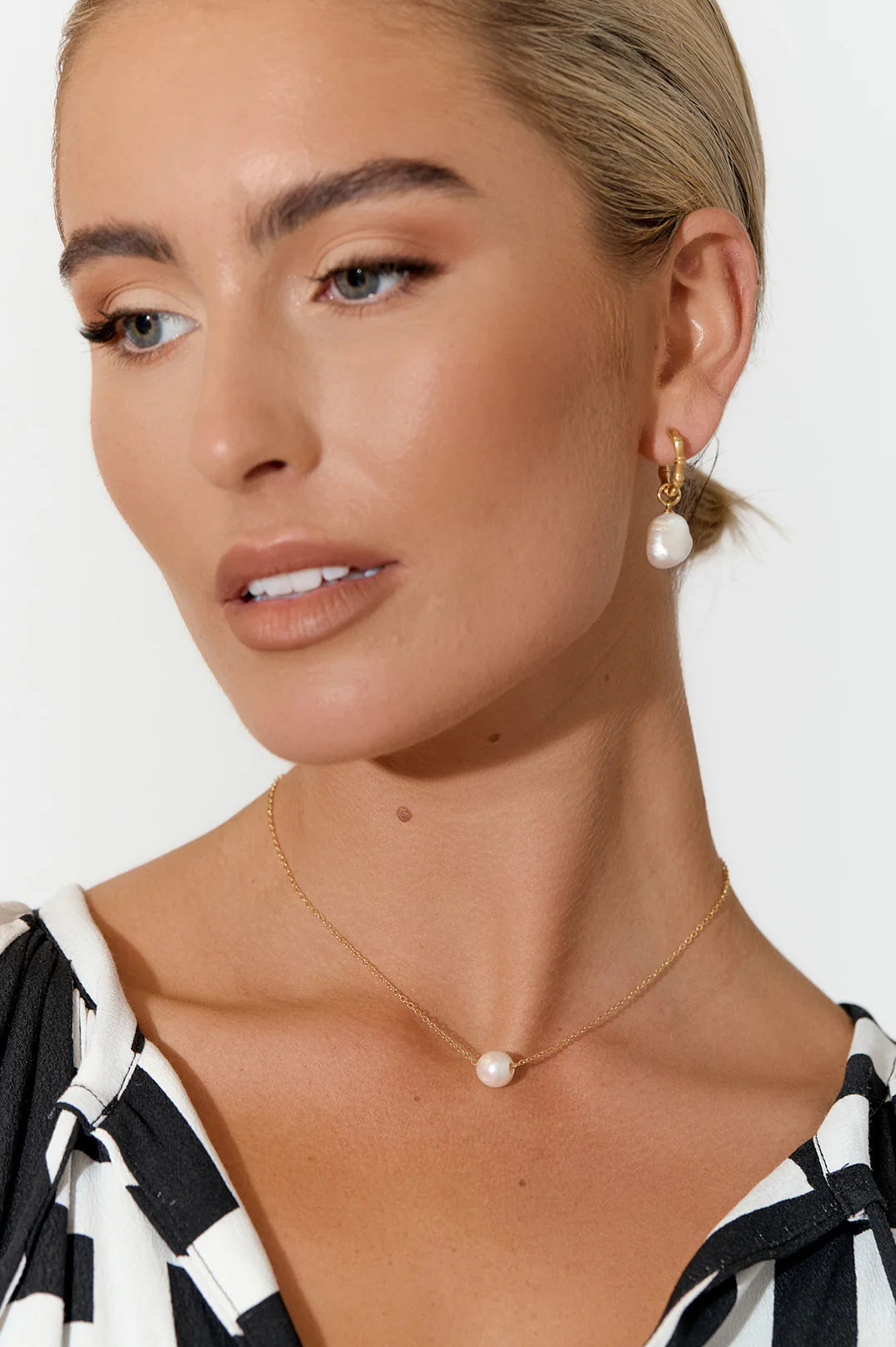 Pearl Centre Fine Short Chain Necklace Silver/Cream - Global Free Style