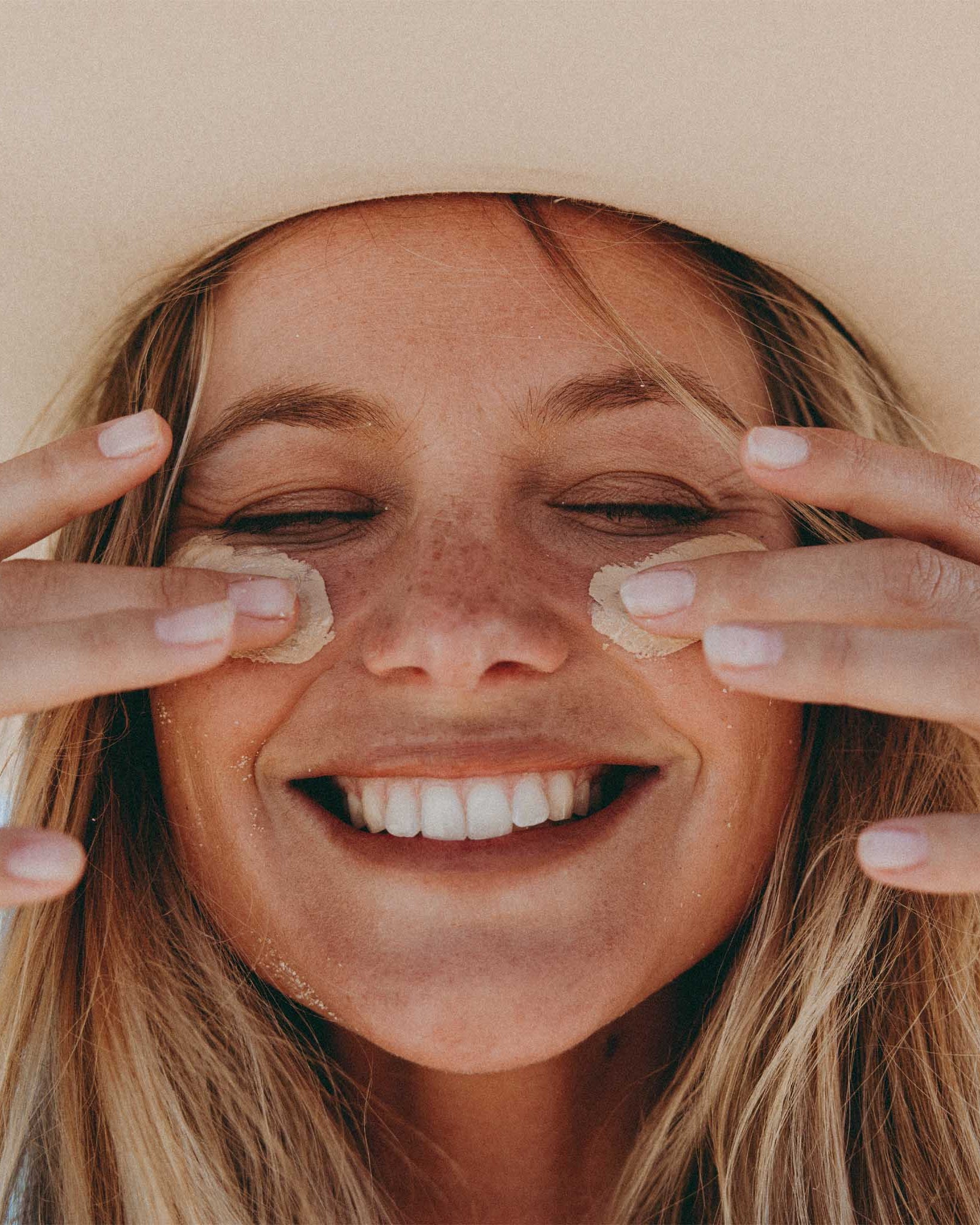 We Are Feel Good Inc Sticky Zinc - Medium SPF50+ Body we are feel good inc