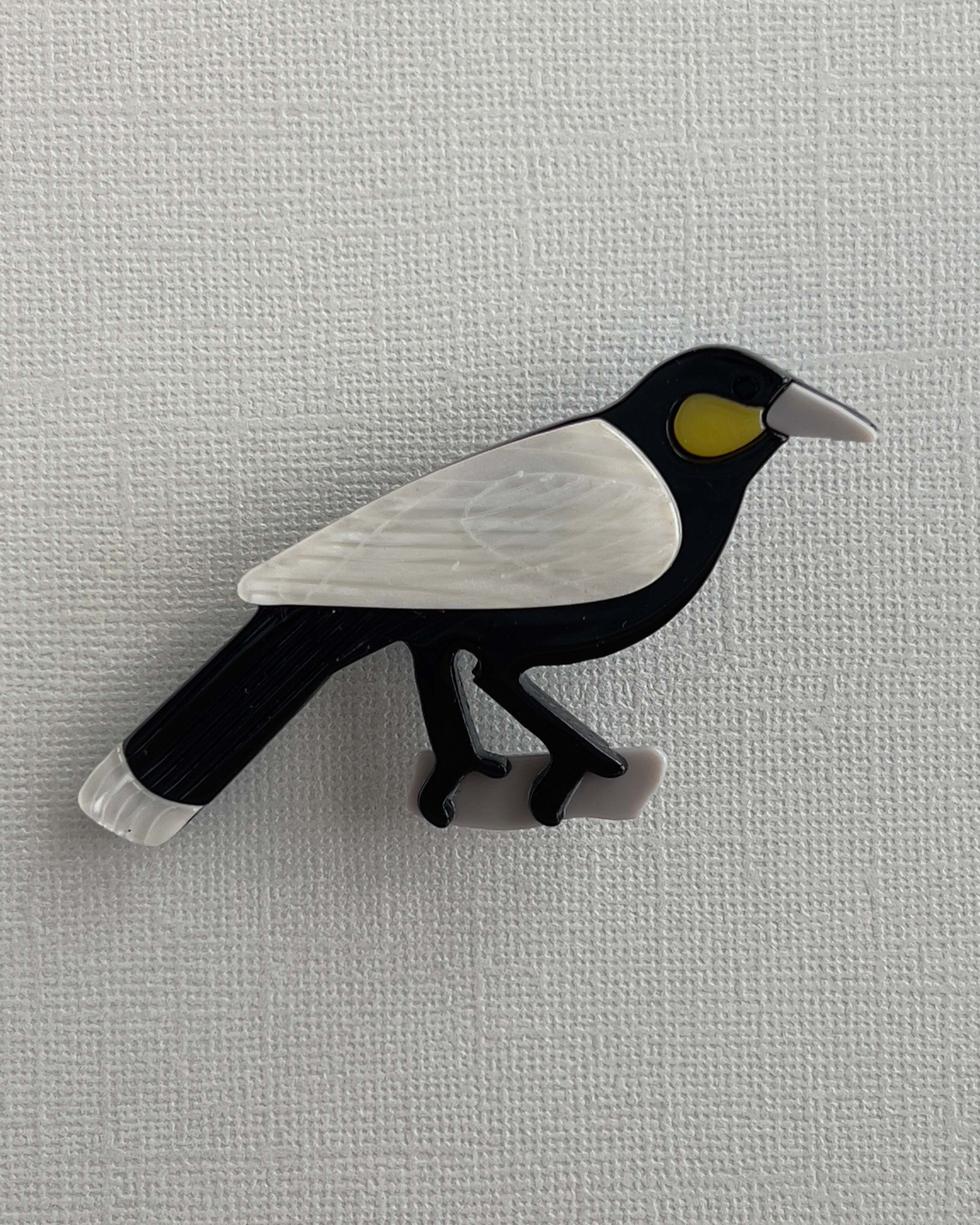 Iris Magpie Brooch Black - Global Free Style
