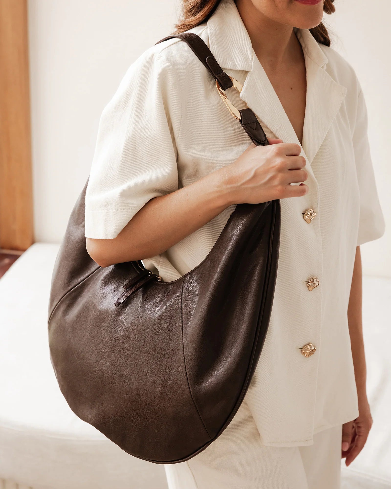 Billie Shoulder Bag Chocolate Bags and Purses Louenhide