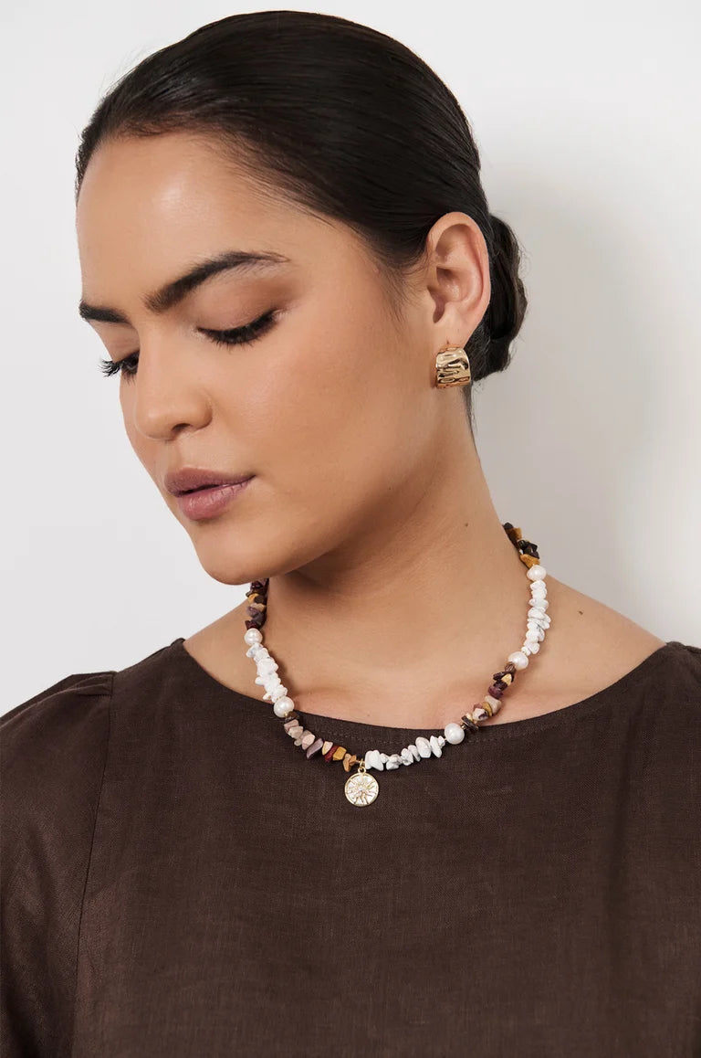 Sun Charm Stone Chip Pearl Necklace Choc/White Necklaces Adorne