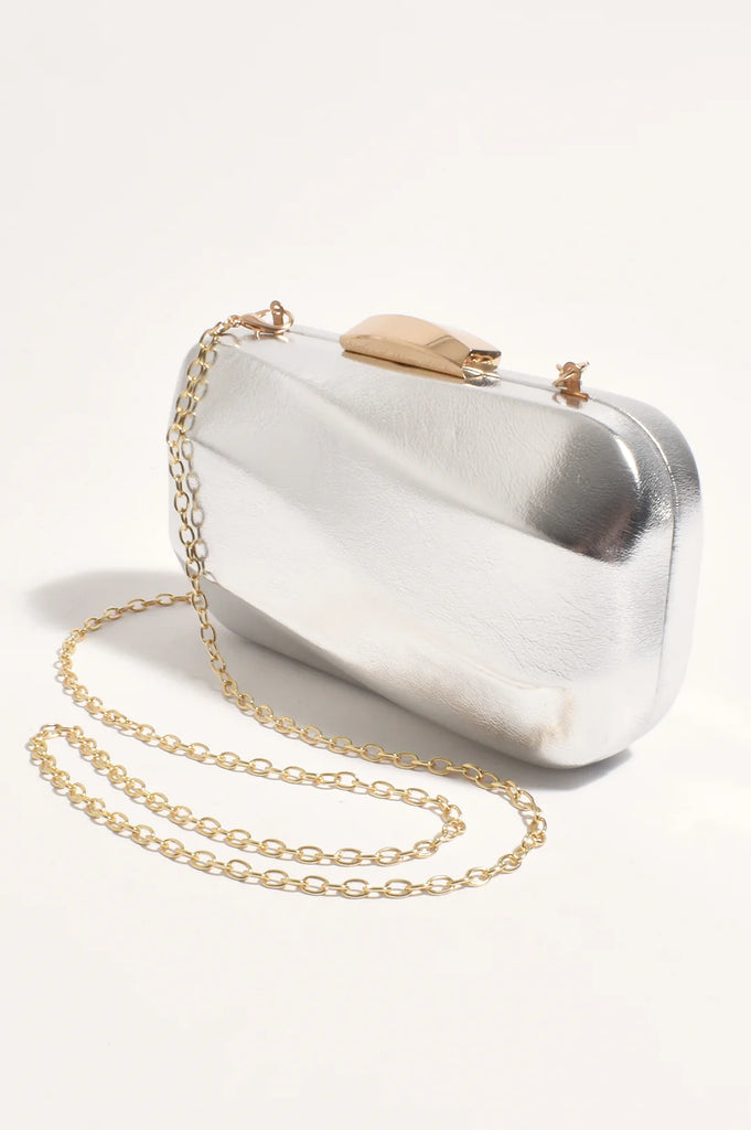 Wavy Structured Metallic Clutch Silver - Global Free Style