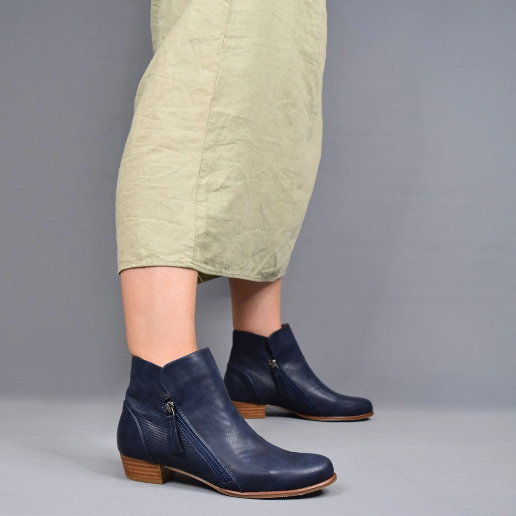 Cracker Ankle Boot Navy - Global Free Style