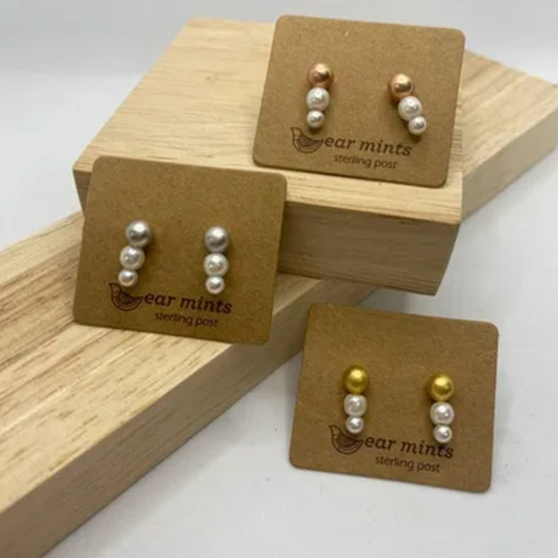 Metal Ball & Pearl Post Earrings Earrings Fabienne Gold
