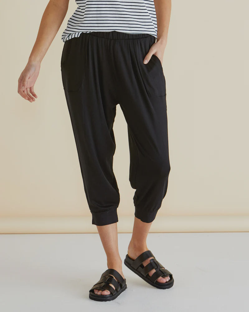 Tokyo 3/4 Pant Black Bottoms Betty Basics 10  