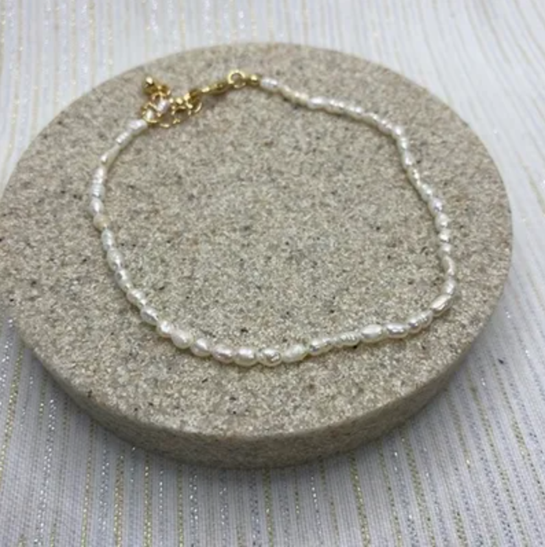 Tiny Freshwater Pearl Anklet Gold/Cream Gifts and Accessories Fabienne