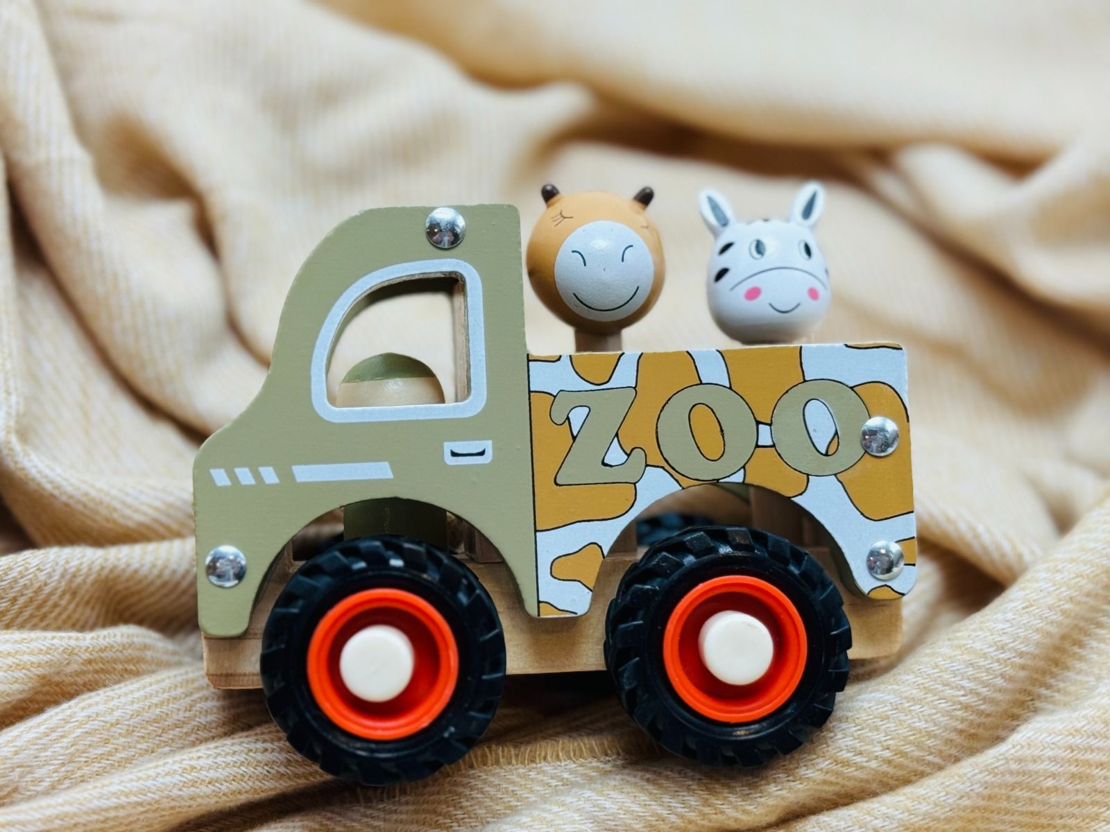 Wooden Zoo Truck Toy with Animal Figurines Gifts and Accessories ToysLink