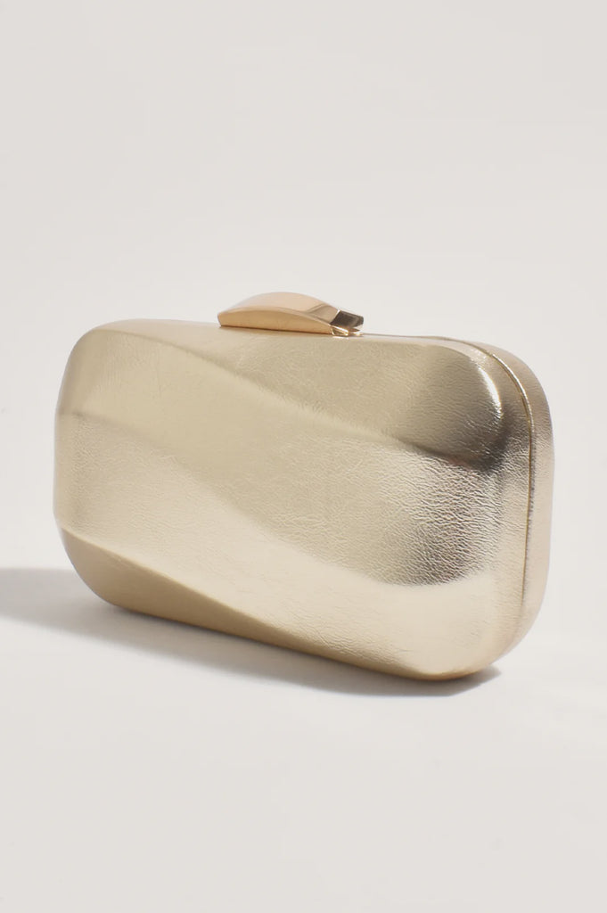 Wavy Structured Metallic Clutch Gold - Global Free Style